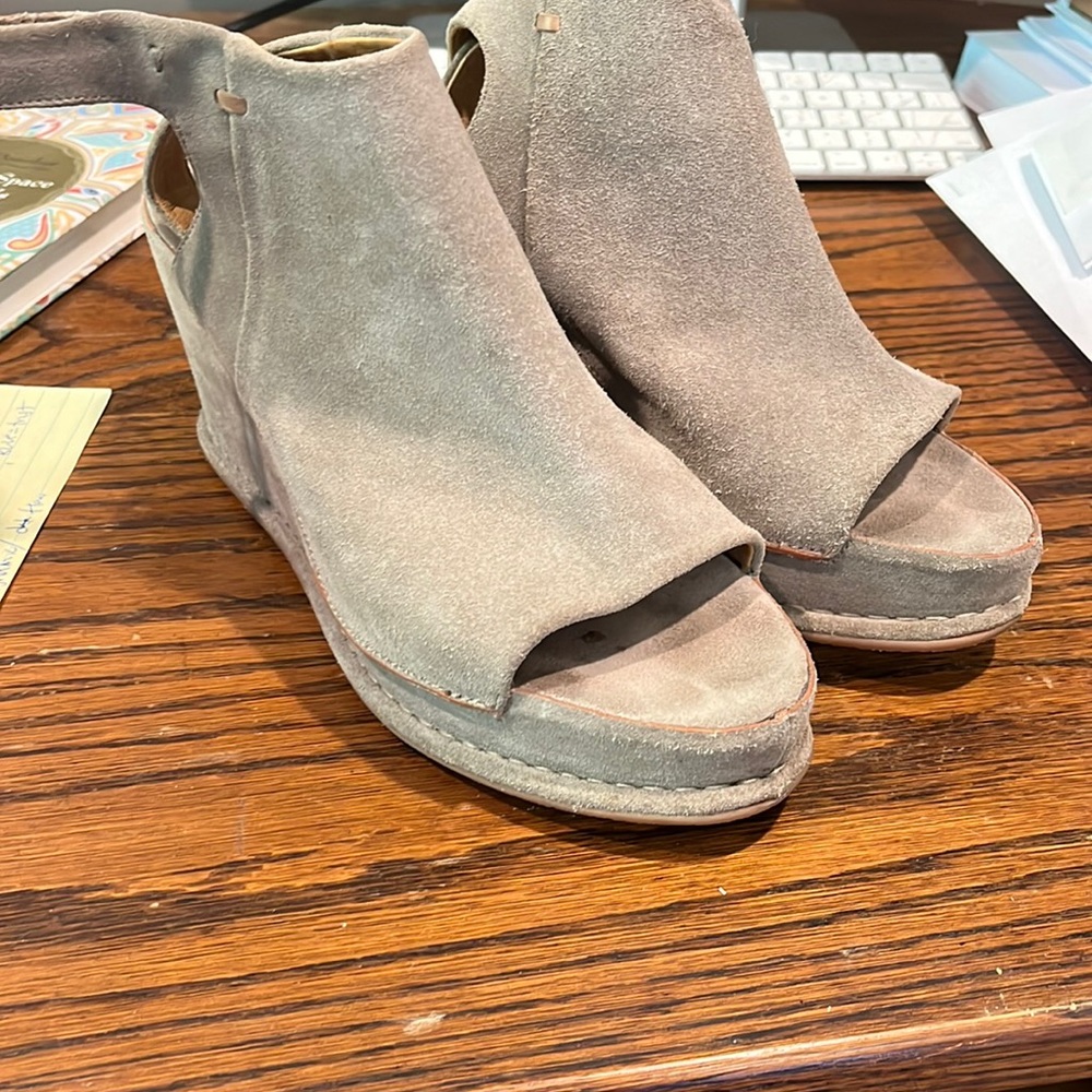 Alberto fermani platform suede